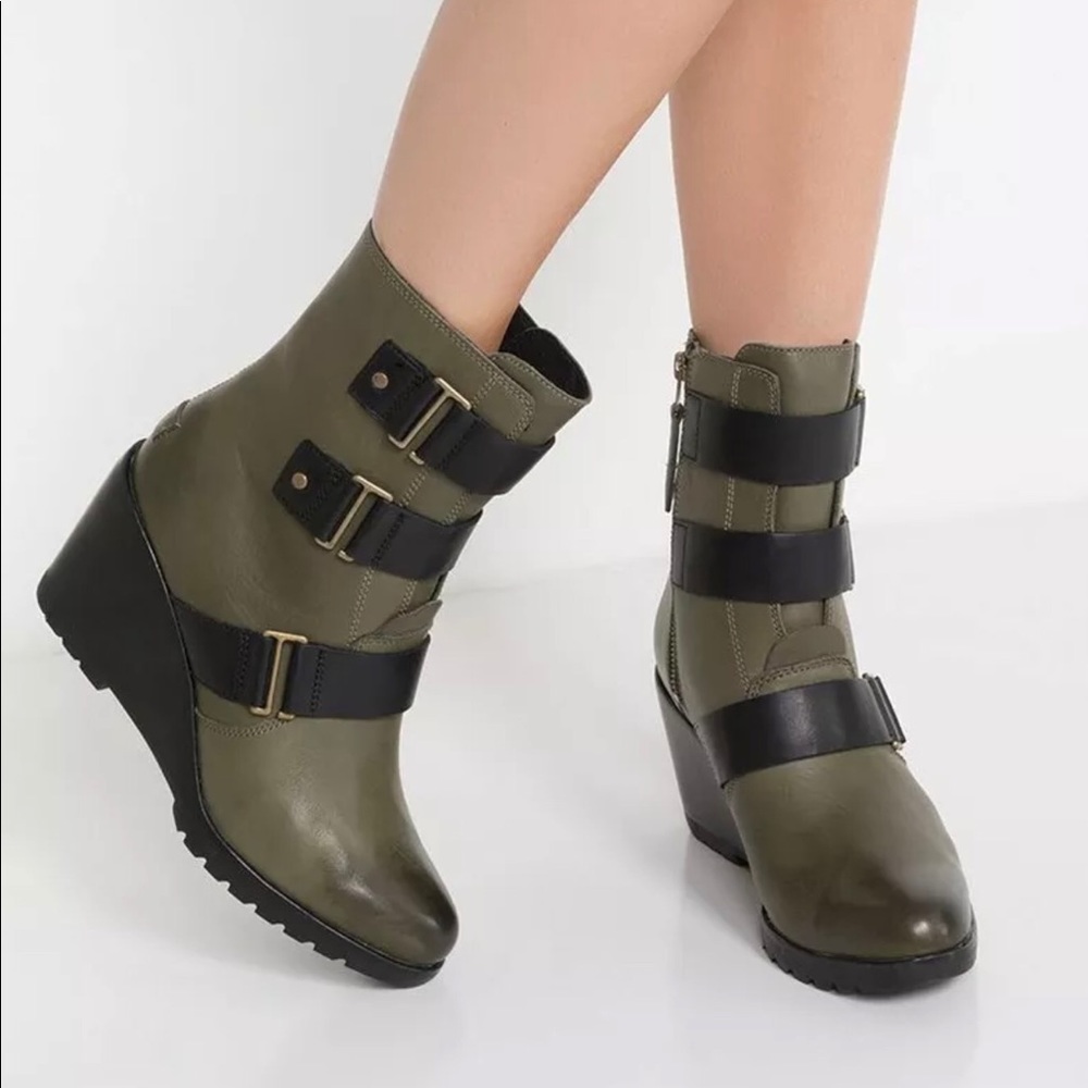 SOREL GREEN MILITARY WEDGE BOOTS SIZE 6.5